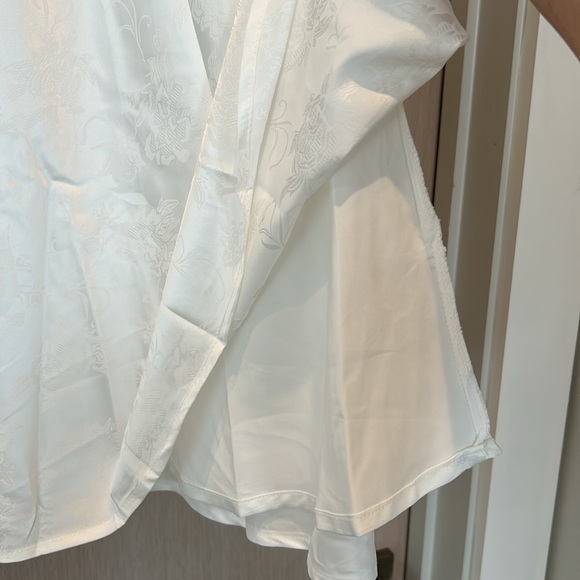 Lulus maxi floral skirt. Beautiful! White lined. Size L - Picture 3 of 7